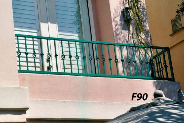 F090